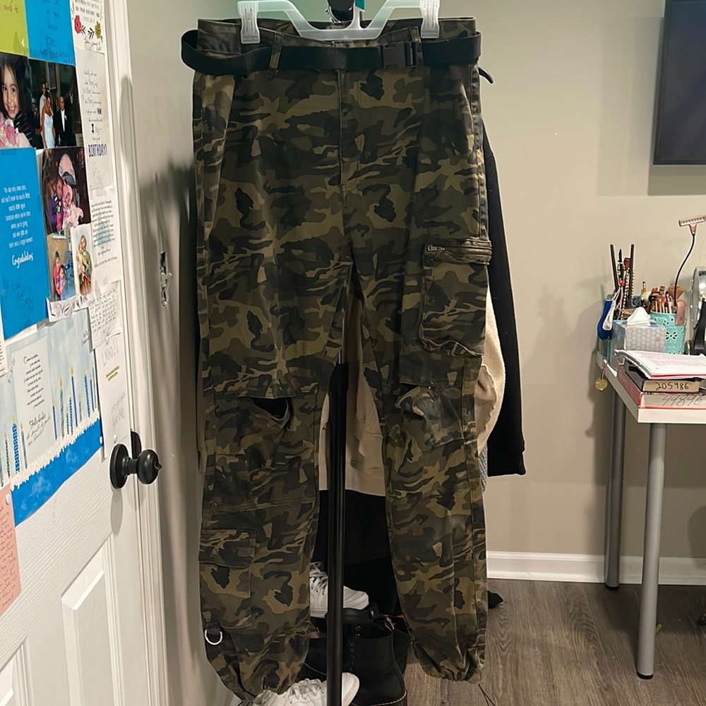 Fashion Nova Camo Pants/Jeans
